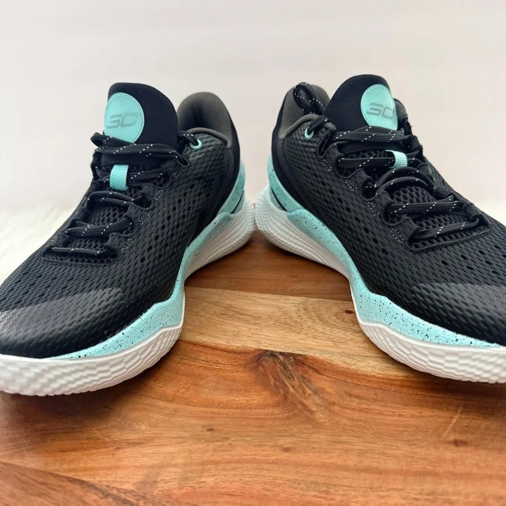 Under Armour dominate court